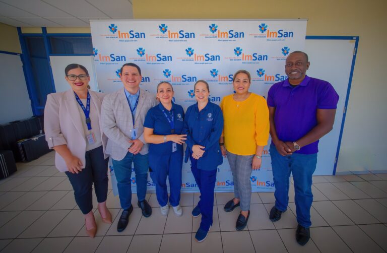 Medlab Aruba a ricibi bishita oficial di Caribbean Public Health Agency (CARPHA) 